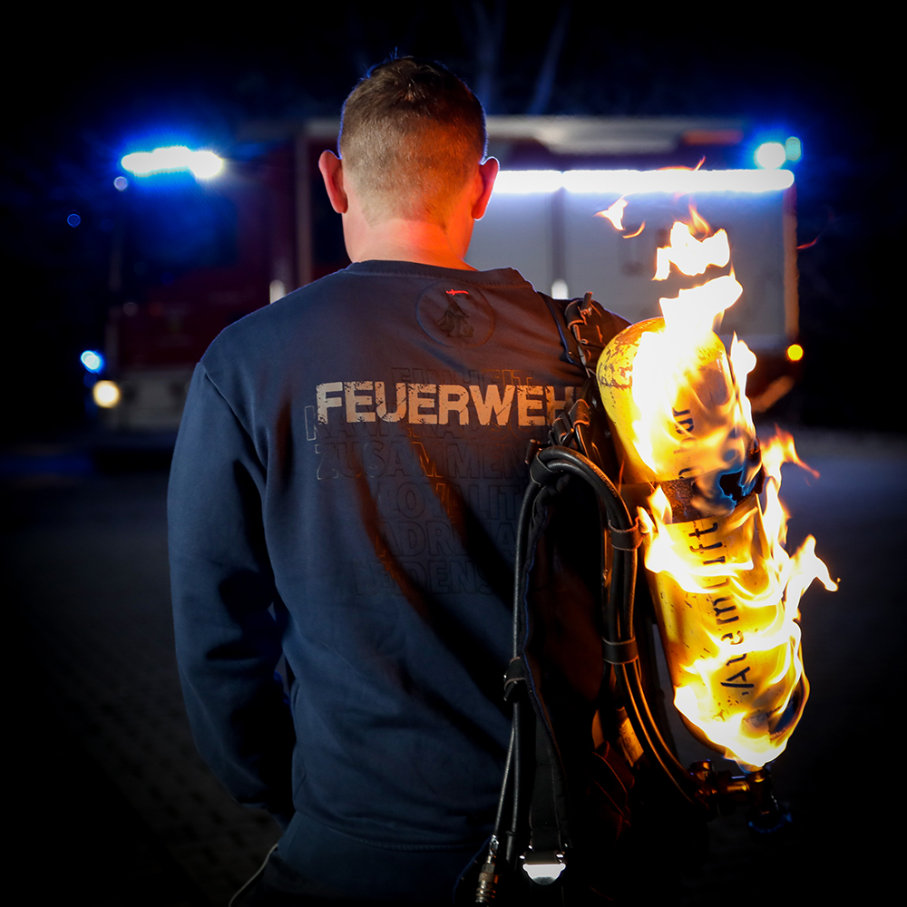 Status1 Feuerwehrsweater – inkl. Lanyard Schlüsselanhänger – Status 1